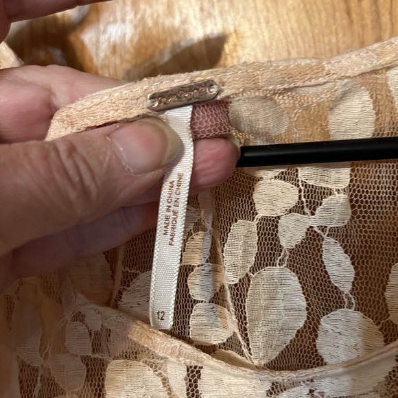 Peach color lace dress - Picture 3 of 3